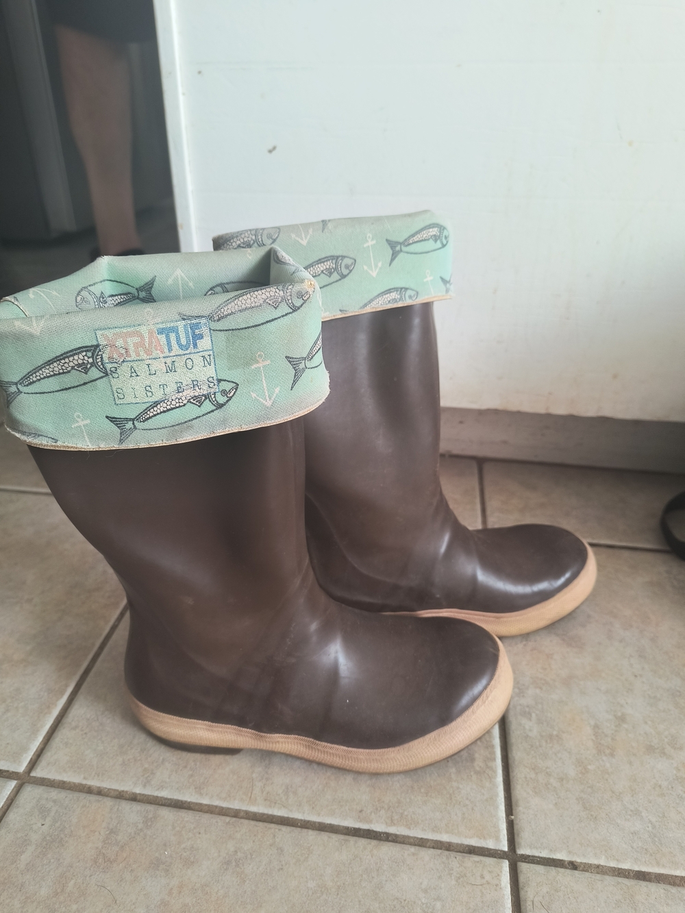 Salmon Sisters Women's Brown Waterproof Rain Boots with Mint Fish-Print Cuff
